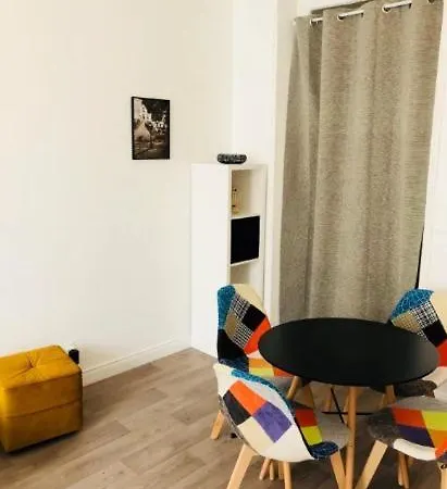 Appartement Aux Clefs Des Sacres - Jean De La Fontaine